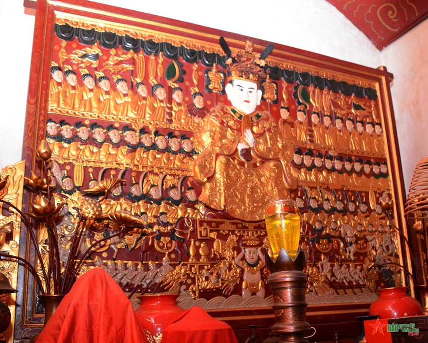 Bảo vật quốc gia bức phù điêu về Quốc tổ Lạc Long Quân tại đền Nội (xã Bình Minh, huyện Thanh Oai, TP Hà Nội). 