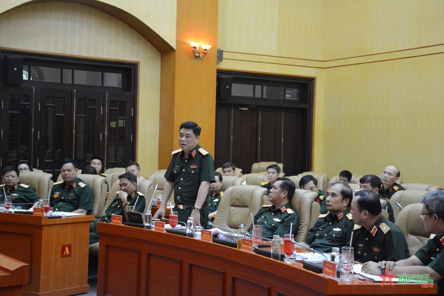 Trung tướng Hồ Quang Tuấn phát biểu báo cáo công tác xây dựng Đề án.  