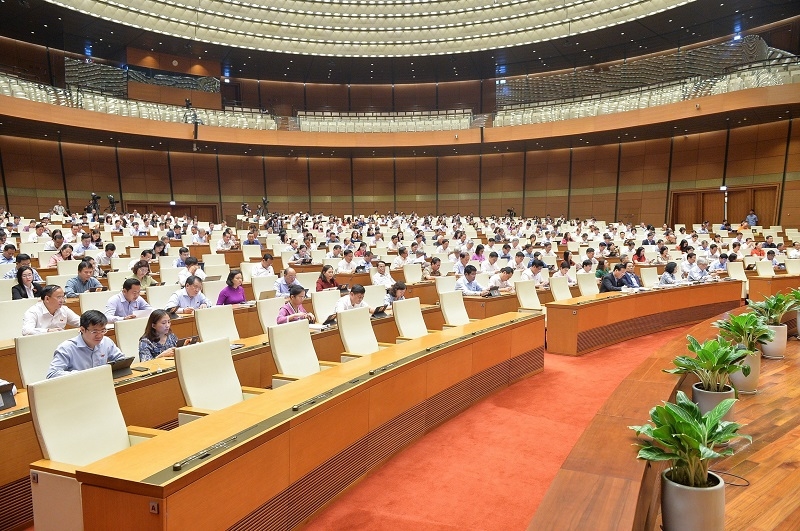  Các đồng chí lãnh đạo Đảng, Nhà nước cùng các đại biểu Quốc hội dự phiên họp. 