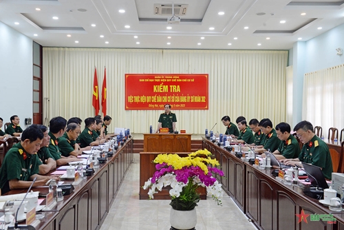 Quân ủy Trung ương kiểm tra kết quả xây dựng và thực hiện Quy chế dân chủ cơ sở tại Sư đoàn 302