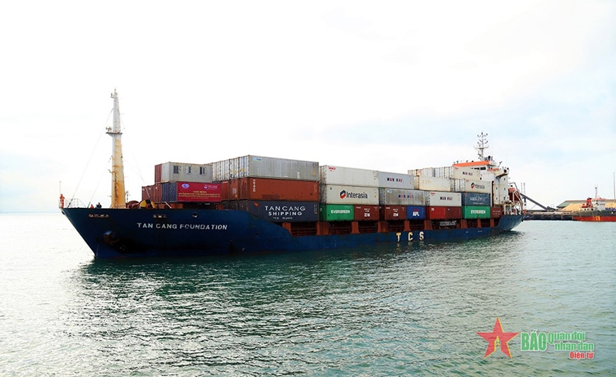  Cảng Vũng Áng đón chuyến tàu container đầu tiên của Tân Cảng Sài Gòn. Ảnh: THANH HOÀI