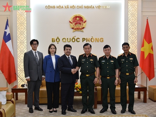 Thượng tướng Hoàng Xuân Chiến tiếp Đại sứ Chile tại Việt Nam