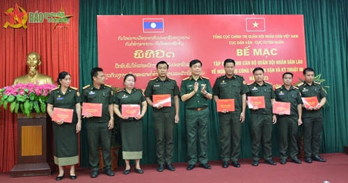 Bế mạc tập huấn nghiệp vụ công tác dân vận và kỹ thuật in cho Quân đội nhân dân Lào