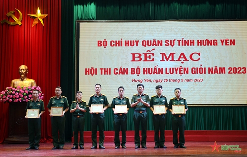 Bộ CHQS tỉnh Hưng Yên thi cán bộ huấn luyện giỏi năm 2023