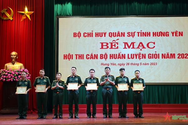 Bộ CHQS tỉnh Hưng Yên thi cán bộ huấn luyện giỏi năm 2023