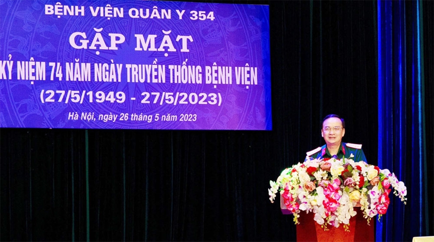 Đại tá Phạm Minh Đức, Giám đốc Bệnh viện Quân y 354 phát biểu tại buổi gặp mặt.  