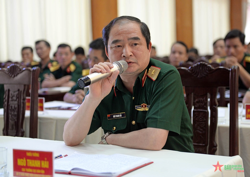 Thiếu tướng Ngô Thanh Hải gợi mở và trả lời các ý kiến tại diễn đàn 