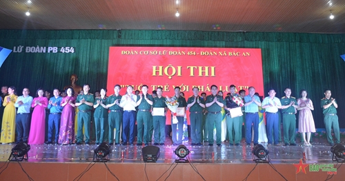 Đoàn cơ sở Lữ đoàn Pháo binh 454 tổ chức hội thi “Tuổi trẻ với pháp luật”