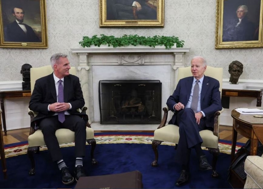 Tổng thống Mỹ Joe Biden và Chủ tịch Hạ viện Kevin McCarthy. Ảnh: Reuters 