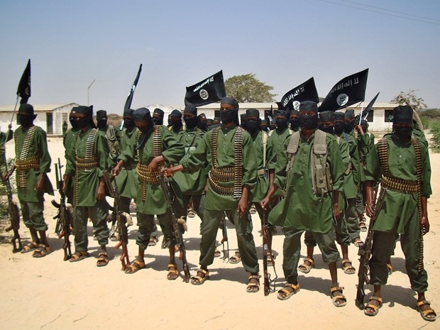  Các tay súng nhóm phiến quân Al-Shabaab tại Lower Shabelle, Somalia, ngày 17-2-2011. Ảnh: AFP/TTXVN