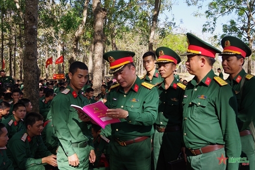 Bộ CHQS tỉnh Đắk Lắk: Đa dạng hóa hình thức giáo dục chính trị