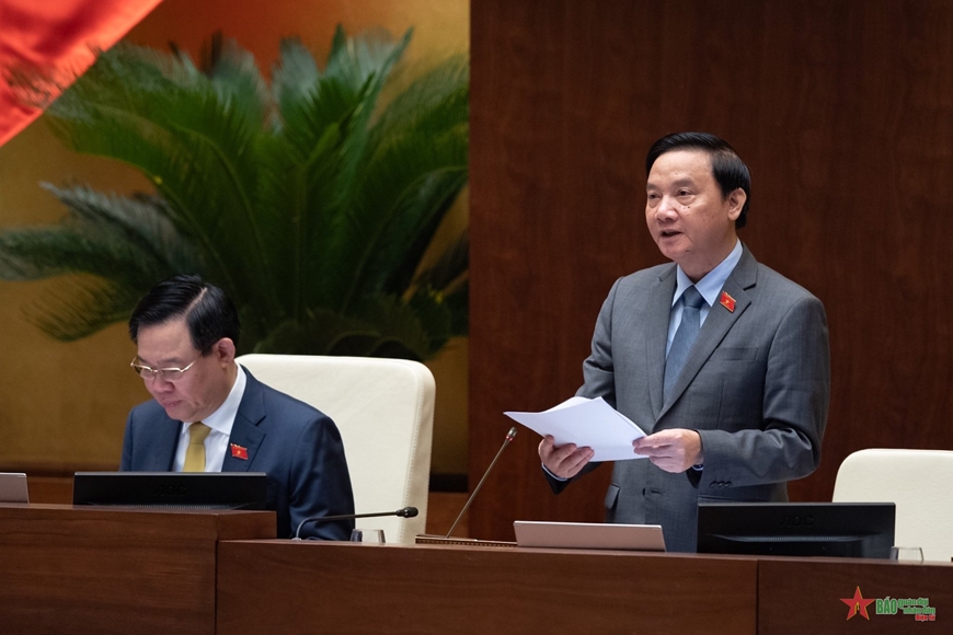Phó chủ tịch Quốc hội Nguyễn Khắc Định điều hành thảo luận về công tác huy động, quản lý, sử dụng nguồn lực phòng, chống dịch Covid-19. 