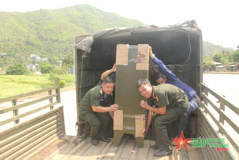 Bộ CHQS tỉnh Sơn La: Bảo đảm kỹ thuật giúp Bộ CHQS tỉnh Hủa Phăn