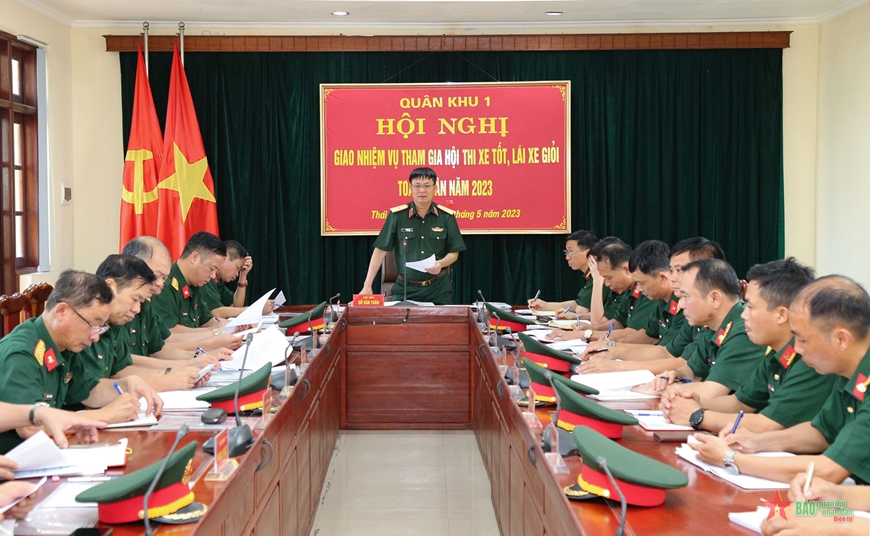 Thiếu tướng Đỗ Văn Tuấn, Phó tư lệnh Quân khu 1 quán triệt, giao nhiệm vụ tham gia hội thi xe tốt, lái xe giỏi toàn quân năm 2023 cho các cơ quan, đơn vị trực tiếp tham gia. 