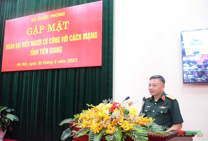 Trung tướng Lê Quang Minh phát biểu tại buổi gặp mặt người có công với cách mạng tỉnh Tiền Giang.