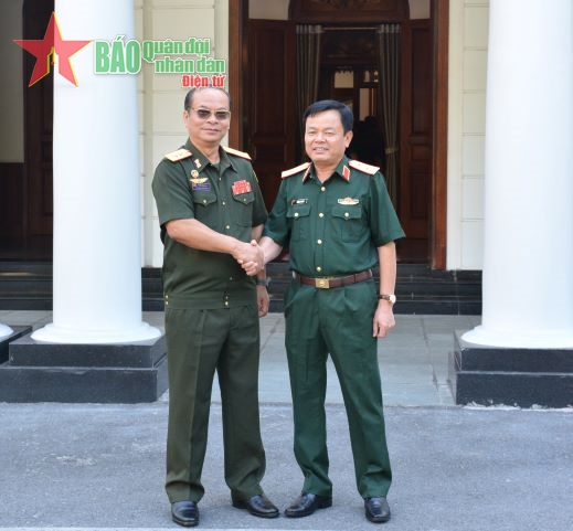 Trung tướng Trần Duy Giang và Trung tướng Khamphet Sisanone.