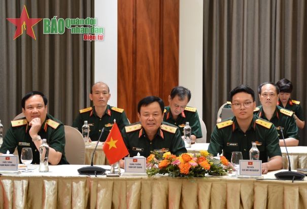  Trung tướng Trần Duy Giang phát biểu tại hội đàm. 