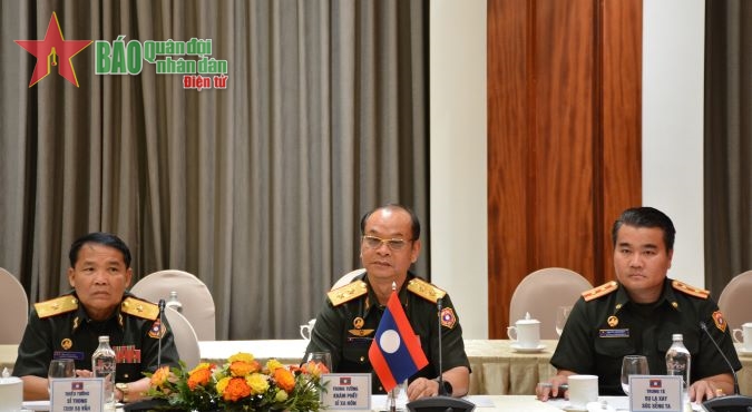 Trung tướng Khamphet Sisanone phát biểu tại hội đàm 