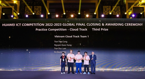 Ba sinh viên Việt Nam giành giải Ba cuộc thi Huawei ICT Competition 2022-2023