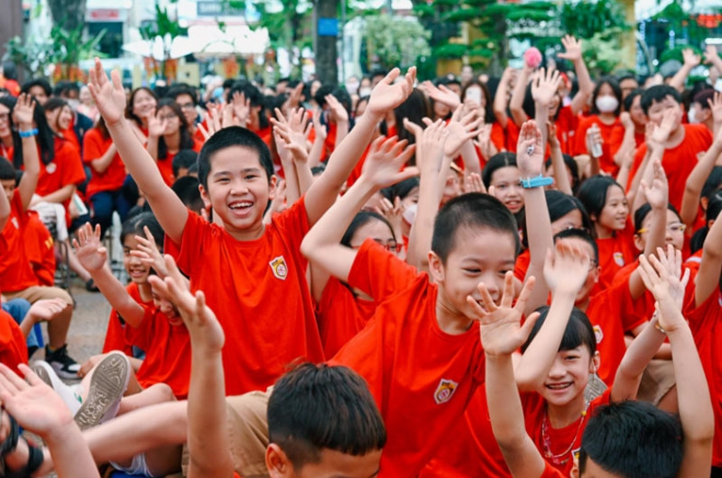       Học sinh thuộc Hệ thống giáo dục Nguyễn Bỉnh Khiêm (Cầu Giấy, Hà Nội) luôn tìm thấy niềm vui tới trường. 
