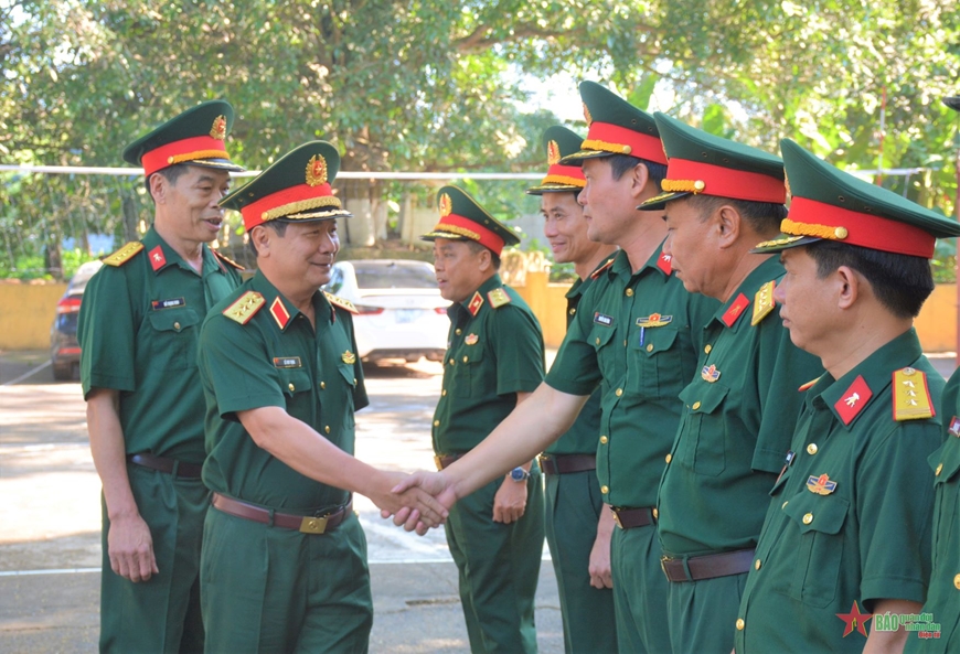 Thượng tướng Lê Huy Vịnh, Thứ trưởng Bộ Quốc phòng đến kiểm tra, làm việc với Kho K816. 