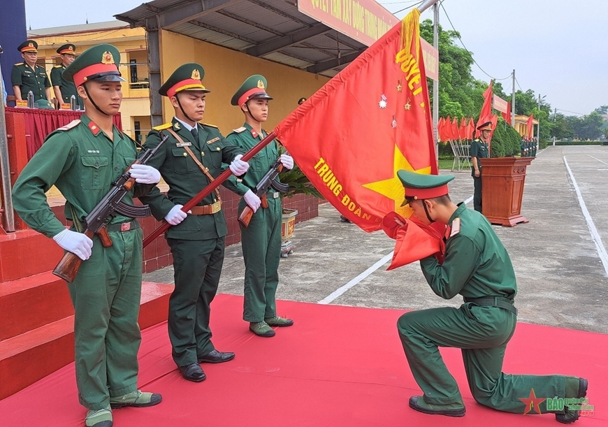 Chiến sĩ mới tuyên thệ.  