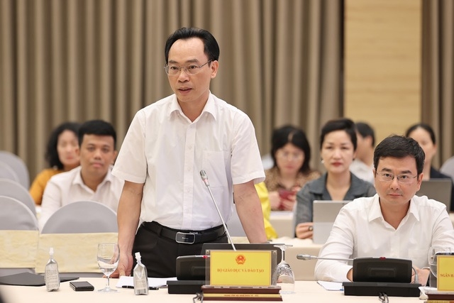 Thứ trưởng Bộ Giáo dục và Đào tạo Hoàng Minh Sơn phát biểu tại họp báo.
