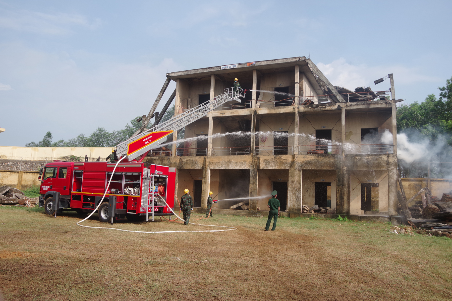 Quân đội với nhiệm vụ phòng, chống thiên tai, tìm kiếm cứu nạn: Nâng kỹ năng ứng cứu hỏa hoạn, sập đổ công trình         