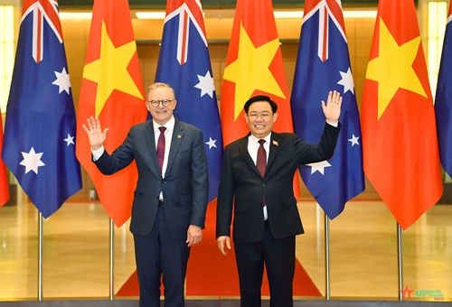 Chủ tịch Quốc hội Vương Đình Huệ hội kiến Thủ tướng Australia Anthony Albanese