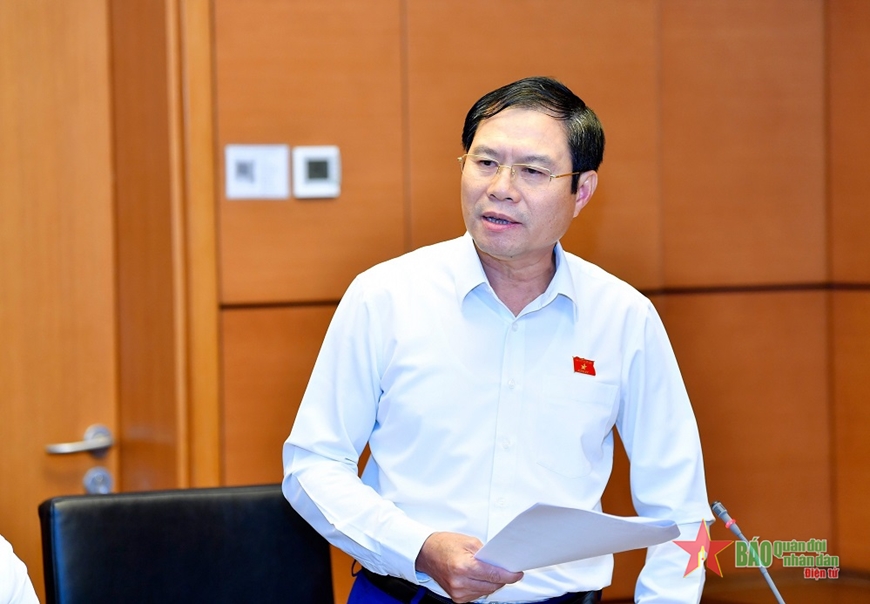 Thượng tướng Nguyễn Tân Cương: Đề nghị ban soạn thảo bổ sung thêm đối tượng được thuê nhà ở công vụ. Ảnh: Tuấn Huy