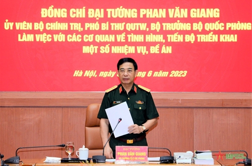 Đại tướng Phan Văn Giang làm việc với các cơ quan về tình hình, tiến độ triển khai một số nhiệm vụ, đề án