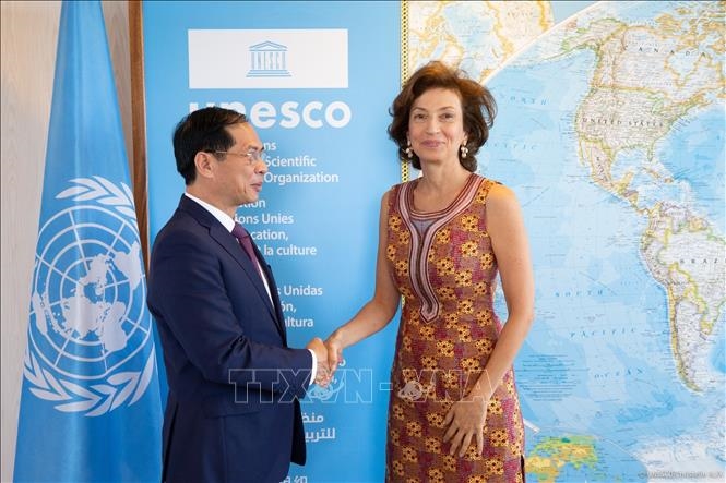  Tổng giám đốc UNESCO Audrey Azoulay và Bộ trưởng Bộ Ngoại giao Bùi Thanh Sơn tại trụ sở UNESCO ở thủ đô Paris, Pháp. Ảnh: TTXVN