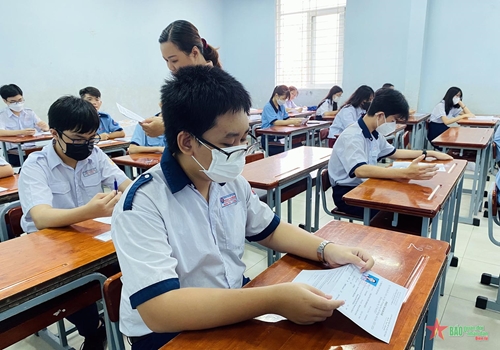 Hơn 96.300 thí sinh tại TP Hồ Chí Minh bước vào kỳ thi tuyển sinh lớp 10