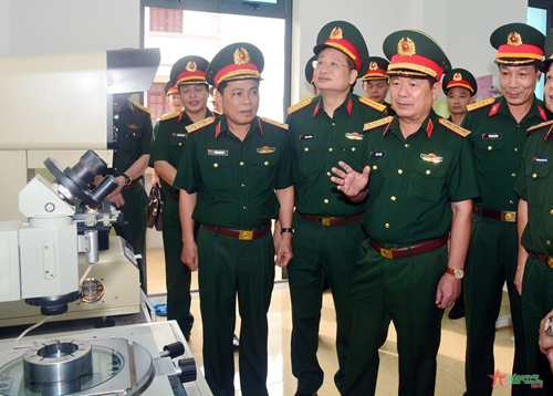 Thượng tướng Lê Huy Vịnh kiểm tra một số đơn vị thuộc Tổng cục Kỹ thuật
