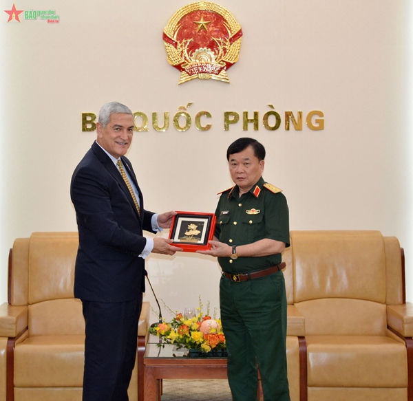 Việt Nam và Hoa Kỳ đẩy mạnh hợp tác khắc phục hậu quả chiến tranh