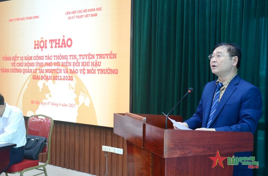 TSKH Phan Xuân Dũng, Chủ tịch Liên hiệp các Hội Khoa học và Kỹ thuật Việt Nam phát biểu khai mạc hội thảo. 