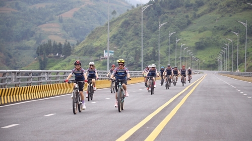 Háo hức Giải đua xe đạp chinh phục cầu cạn có trụ cao nhất Việt Nam - LCC7 tại Sa Pa