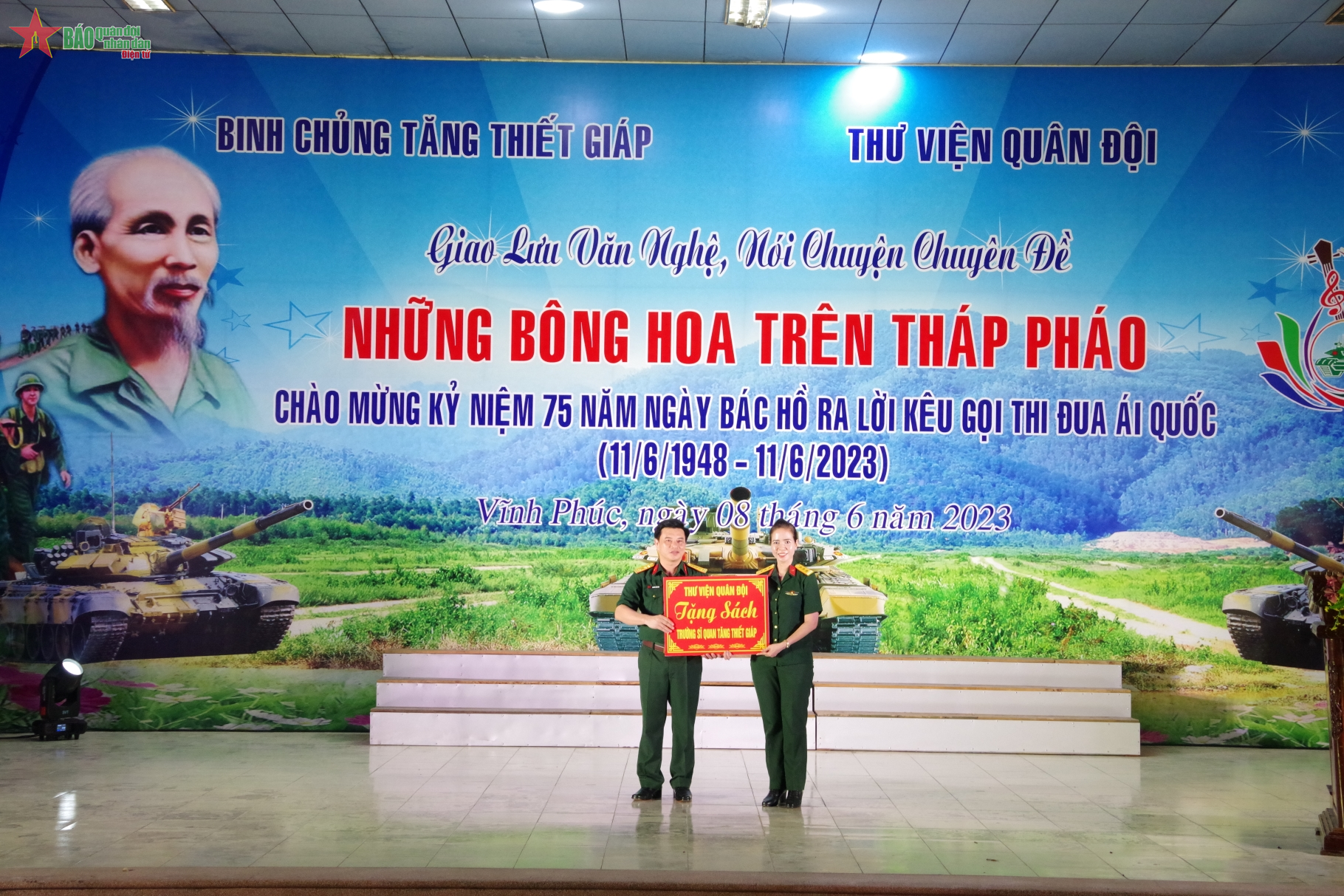 Trường Sĩ quan Tăng thiết giáp: Giao lưu văn nghệ, nói chuyện chuyên đề “Những bông hoa trên tháp pháo”