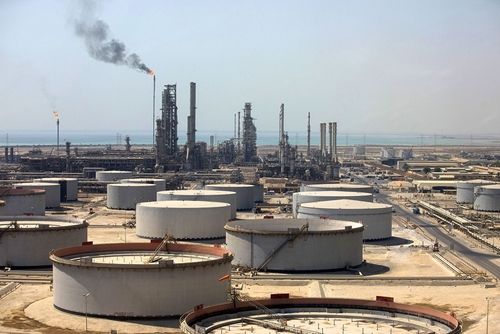 Đằng sau quyết định giảm sản lượng dầu của Saudi Arabia