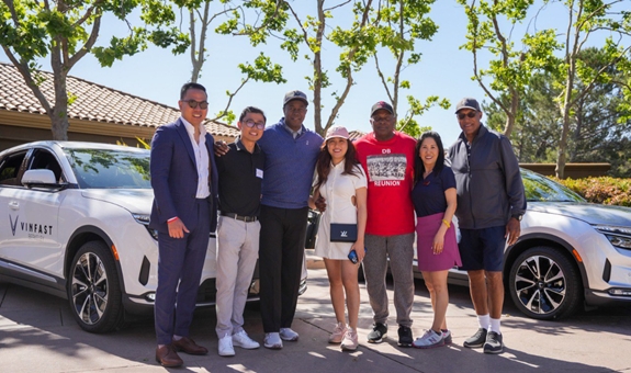 Cựu ngôi sao bóng bầu dục Mỹ, diễn viên Hollywood nói gì về VinFast VF 8?