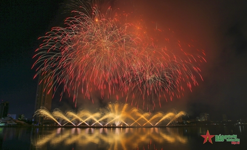 Đêm thứ hai Lễ hội Pháo hoa quốc tế Đà Nẵng 2023: Pháp và Canada thắp sáng đêm sông Hàn