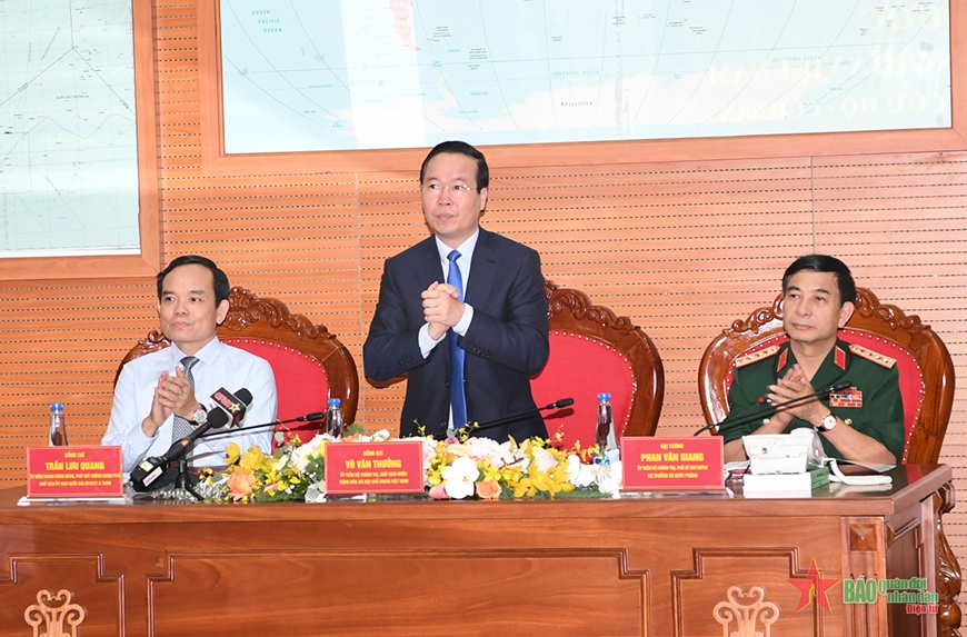 Chủ tịch nước Võ Văn Thưởng, Đại tướng Phan Văn Giang, Phó thủ tướng Trần Lưu Quang tại buổi làm việc. Ảnh: PHÚ SƠN 