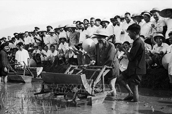 Tư tưởng Hồ Chí Minh về thi đua yêu nước