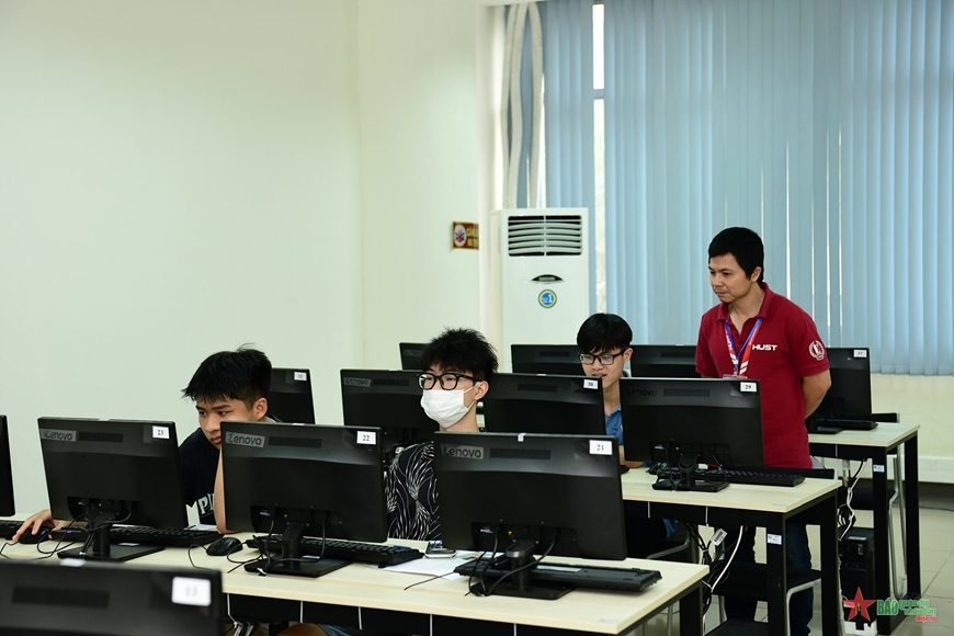 Năm nay là năm đầu tiên Đại học Bách khoa Hà Nội tổ chức thi Đánh giá tư duy trên máy tính. 