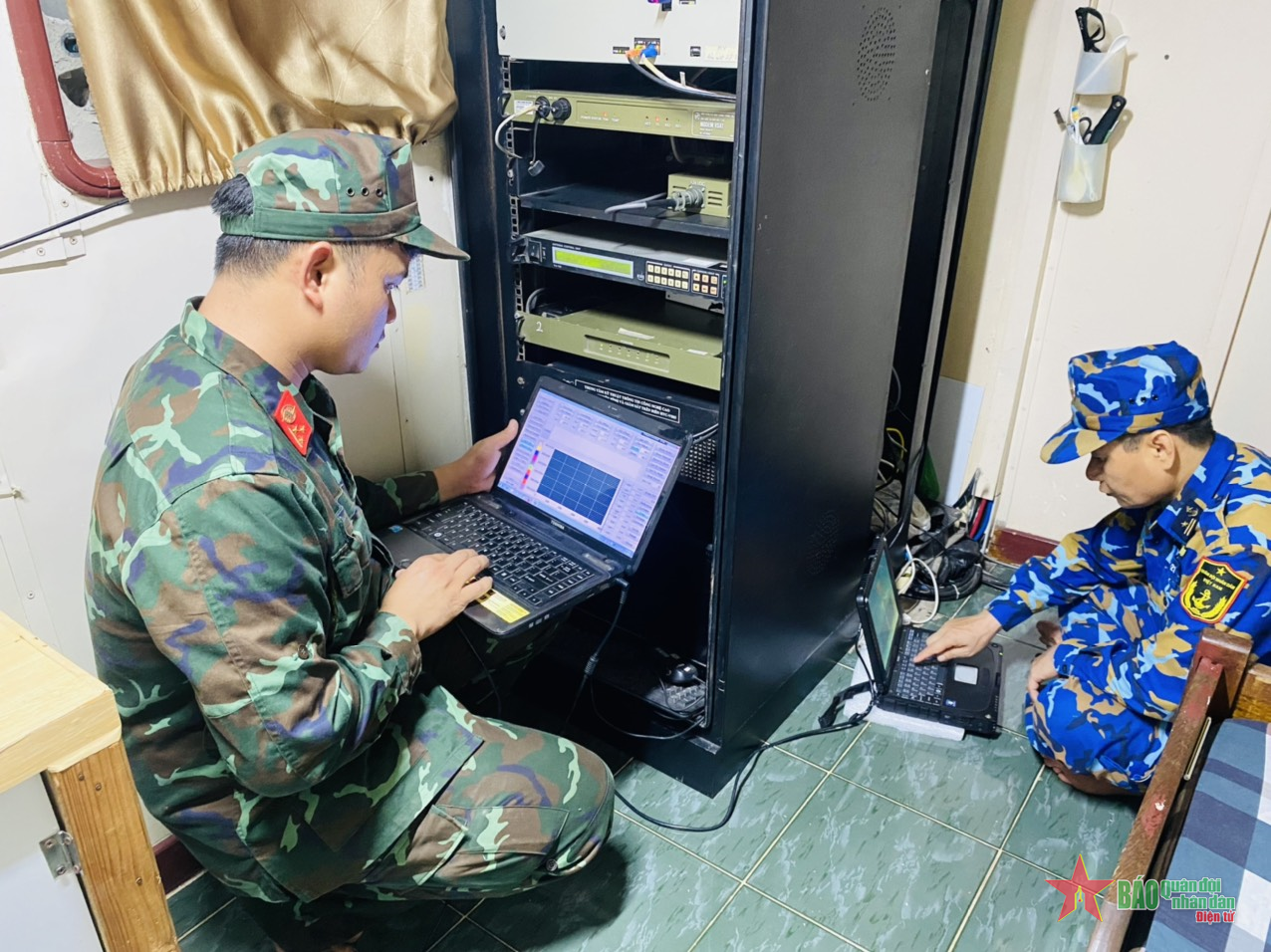 Khắc phục khó khăn, bảo đảm tốt thông tin liên lạc