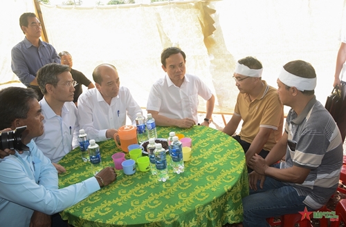 Tỉnh Đắk Lắk: Phó thủ tướng Trần Lưu Quang thăm, viếng các nạn nhân trong vụ dùng súng tấn công tại huyện Cư Kuin