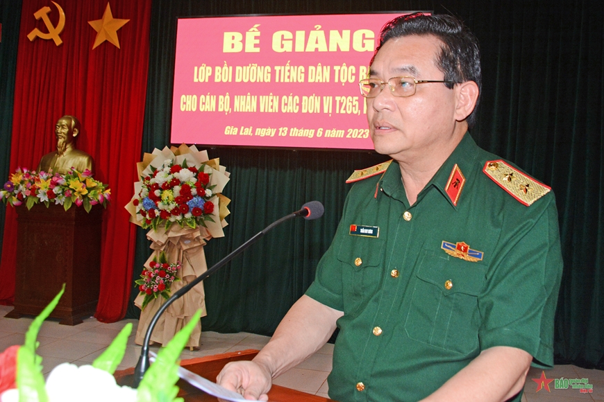 Trung tướng Trần Duy Hưng phát biểu. 