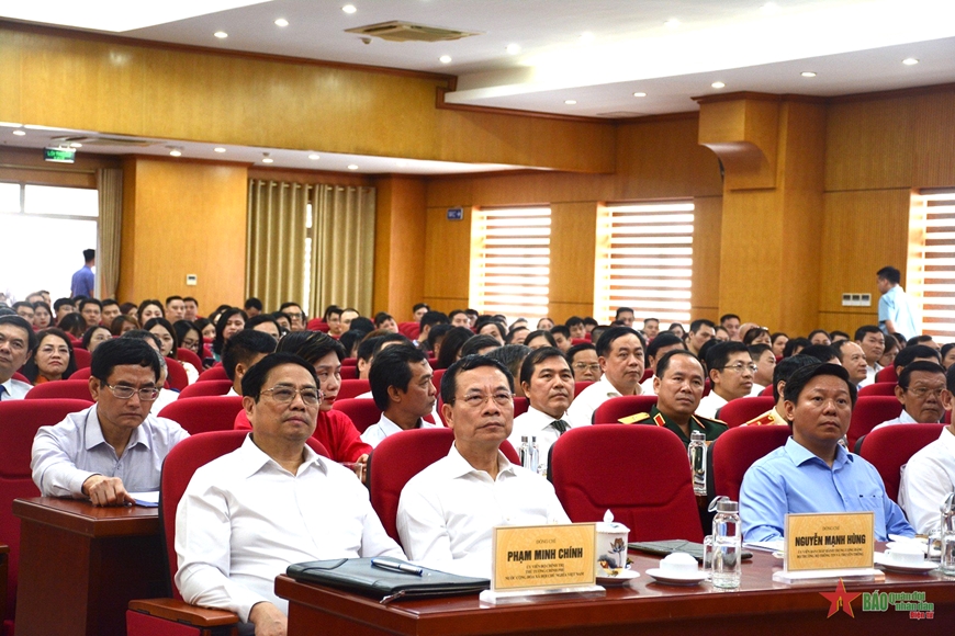 Thủ tướng Phạm Minh Chính và các đại biểu tham dự buổi làm việc với Hội Nhà báo Việt Nam. 