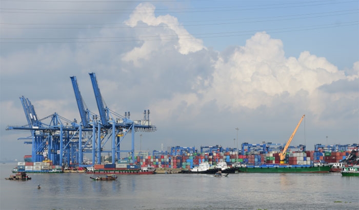 Tổng Công ty Tân cảng Sài Gòn luôn tối ưu hóa năng lực khai thác cảng, giảm thời gian giao nhận hàng, tạo nhiều tiện ích cho khách hàng. Ảnh: PHÚ SƠN