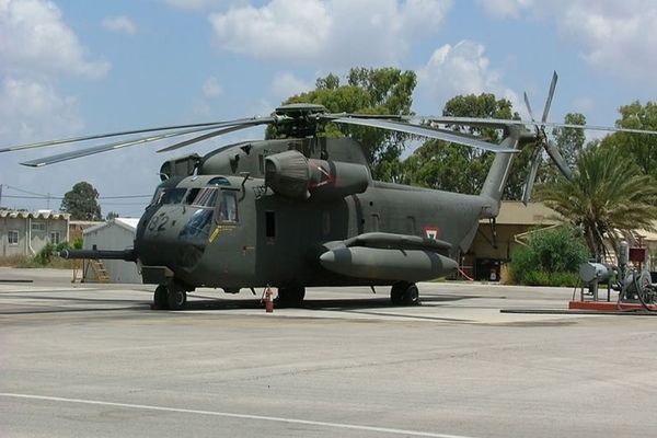 Trực thăng vận tải quân sự Sikorsky CH-53 Sea Stallion. Ảnh: Avionews 